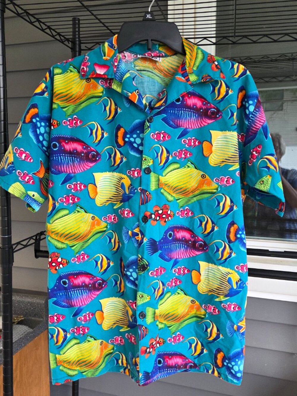 Ataly Sport short sleeve shirt in size L with a colorful tropical fish design.